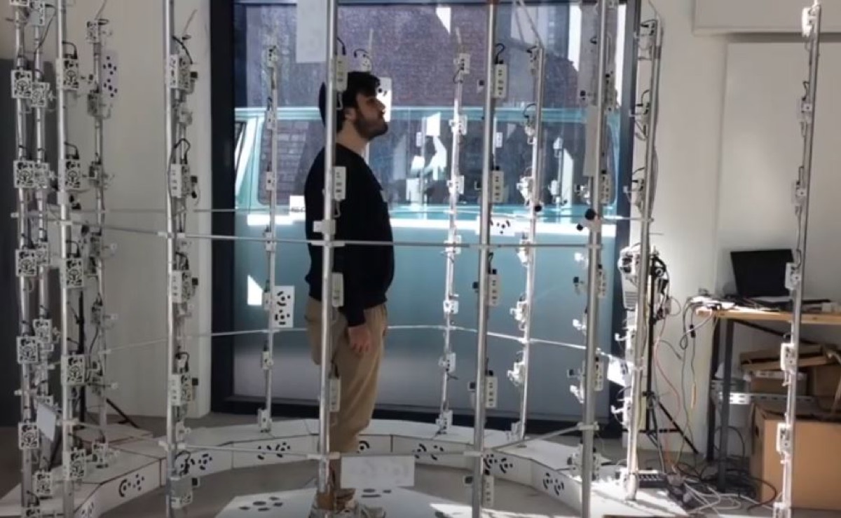 Person im 3D-Scanner im youlittle-Studio in Hamburg-Altona